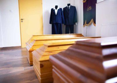 Trumny w zakładzie pogrzebowym Funeral w Pułtusku